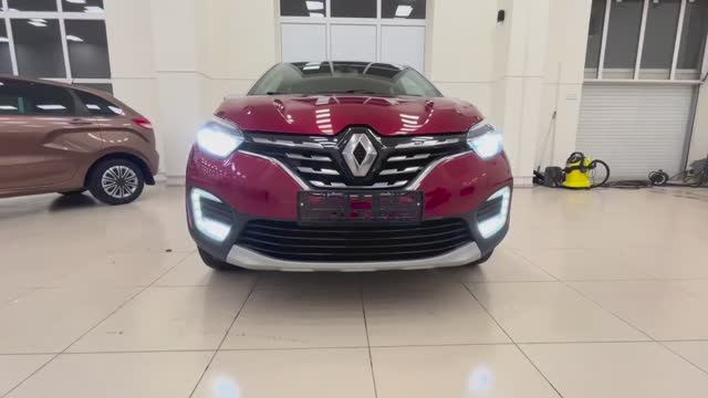 Автомобиль Renault Kaptur в автосалоне Аврора в Симферополе 1252