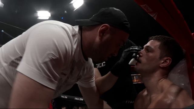 Топовый олимпиец Садома против Адама Амирова в Гран-при RCC по боксу