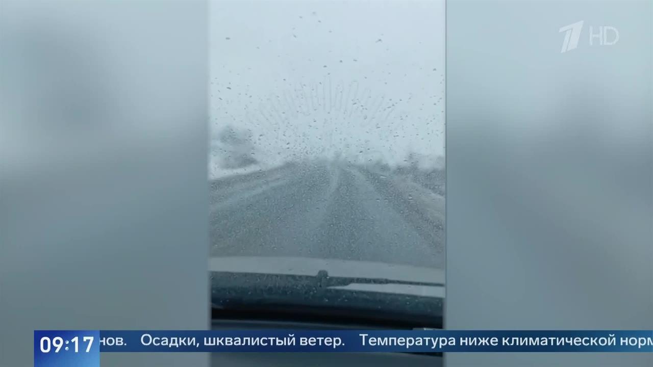 Снежный апокалипсис: водители показали кадры занесенных снегом дорог в Мурманске