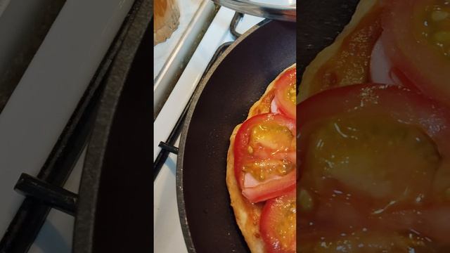 ПИЦЦА ЗА 10 МИНУТ НА СКОВОРОДЕ! ХРУСТЯЩАЯ СОЧНАЯ КАК В ДЕРЕВЕНСКОЙ ПЕЧИ!