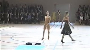 Показ коллекции Givenchy весна-лето 2000. Часть 2.