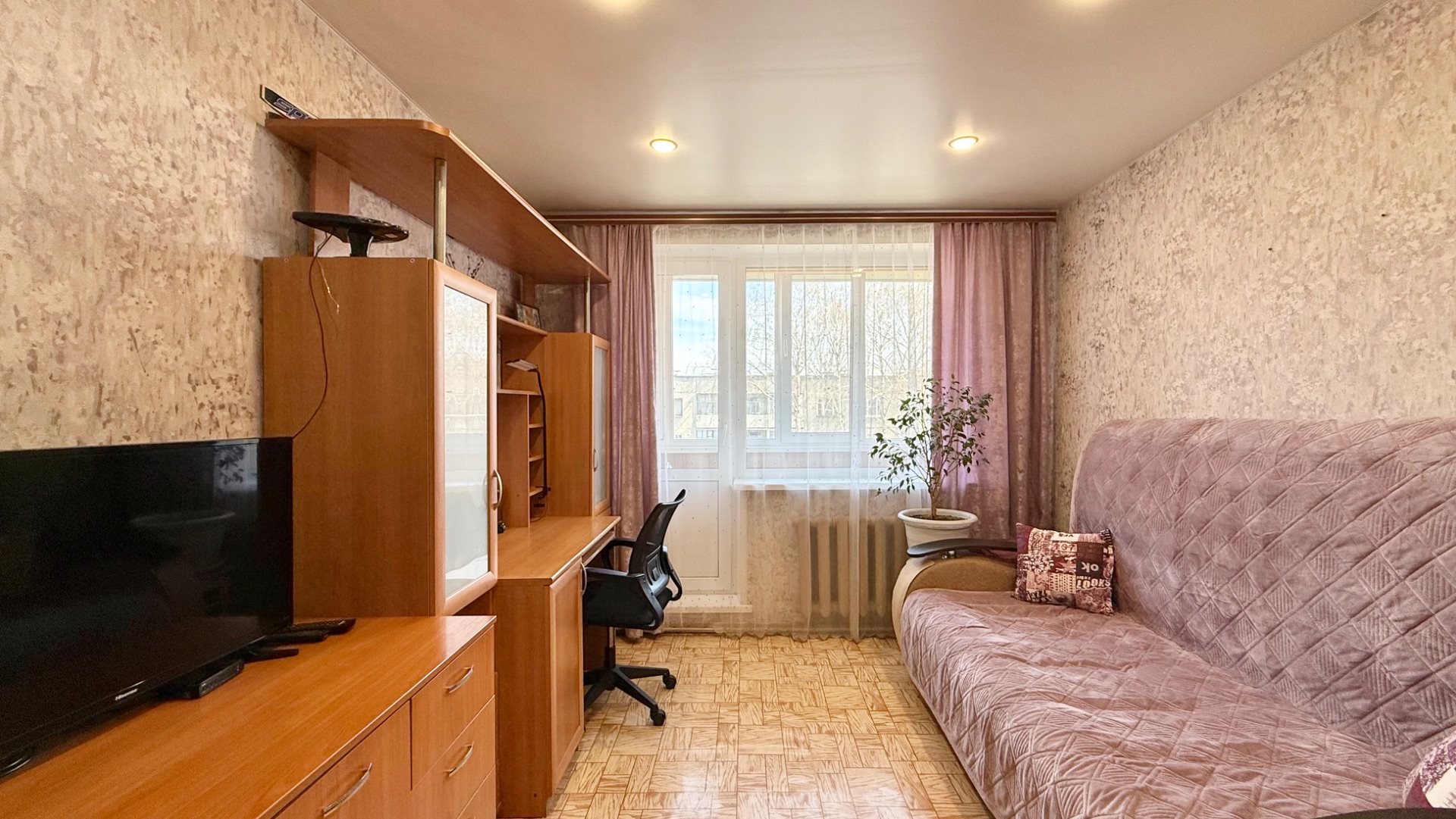 В продаже двухкомнатная квартира в НЮР