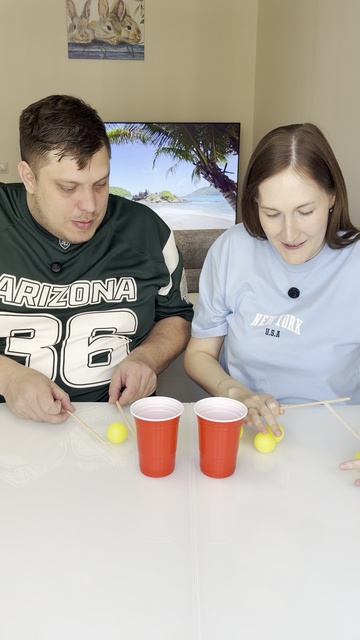 Перенеси шар при помощи палочек быстрей соперника 🥢