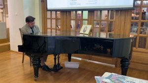 Композитор Эльмир Низамов исполнил отрывок из оперы «Кара пулат» на презентации апрельского номера.