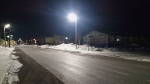Тени на снегу: монохромный вечер в Лабытнанги