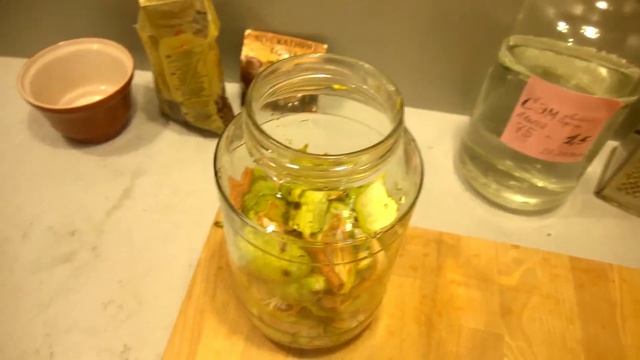 Как приготовить ореховый ликёр.