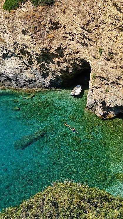 KISS ME - A SLIPPERY SLOPE - ПРИПОДНЯТАЯ