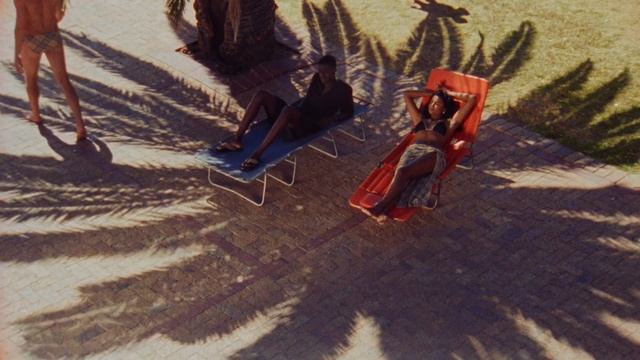 Burberry - High Summer (Simone Ashley, Tom Blyth) (2026)