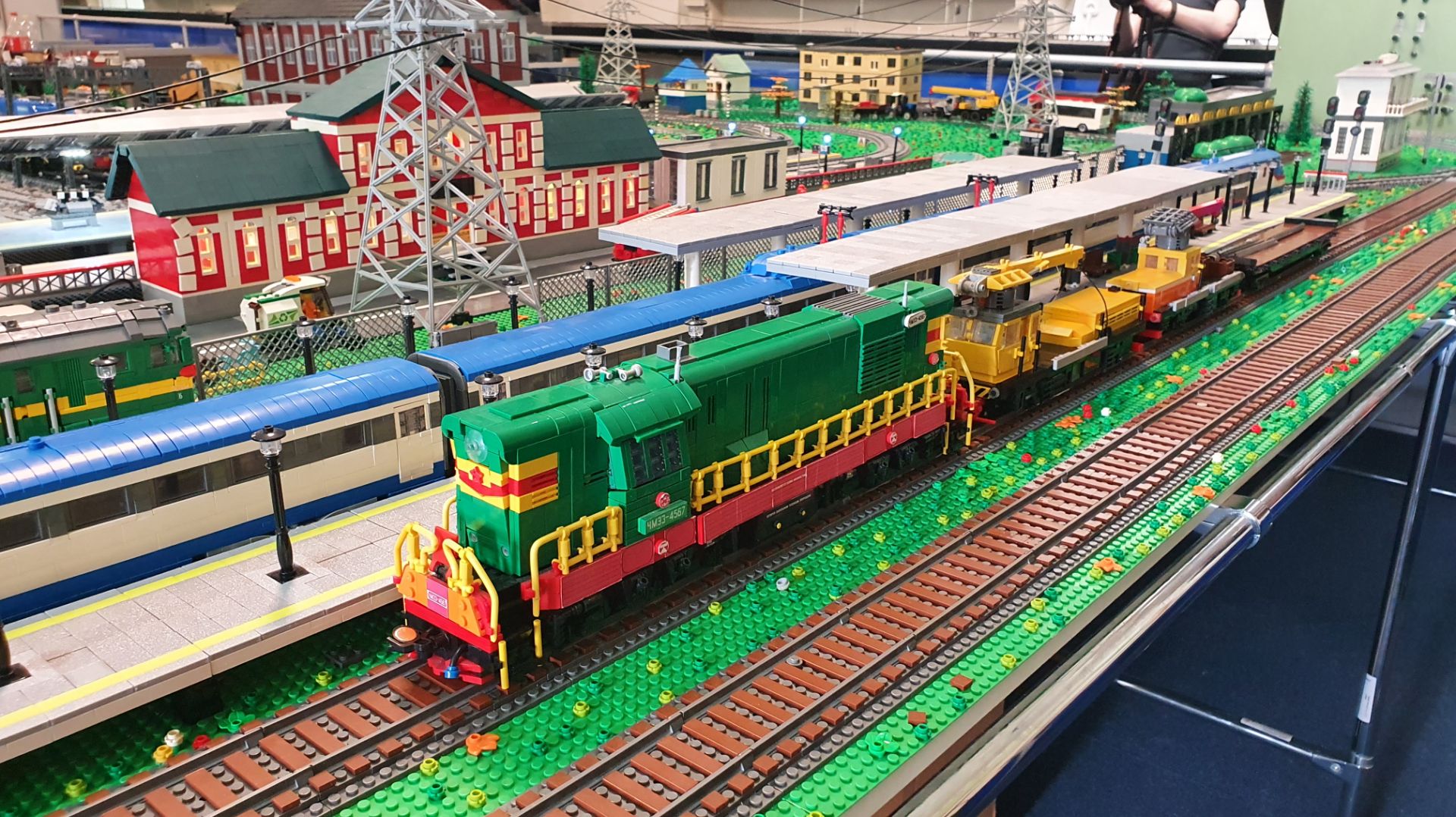 Я катал лего поезда на выставке BTWS .Лего самоделка!