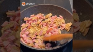 Запеченный картофель с начинкой из шампиньонов и ветчины