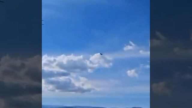 Неудачные учения НАТО: военные уронили боевой внедорожник стоимостью €600 тыс. с высоты 300 метров.