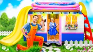 Я строю секретный замок из картона для младшей сестры!