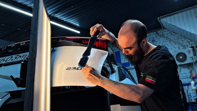 Ремонт вмятины без покраски на крышке багажника автомобиля Omoda — часть 1