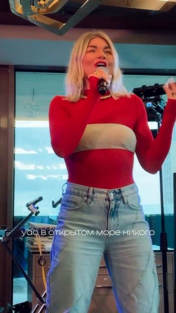 До любви всего два шага 💙

когда сердце не слушает голову —
оно слушает эту песню

🎧 слушай «Много л