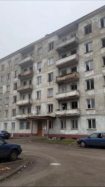 Разрушенные мечты: жизнь под серым небом #депрессия #разруха #городскаяжизнь