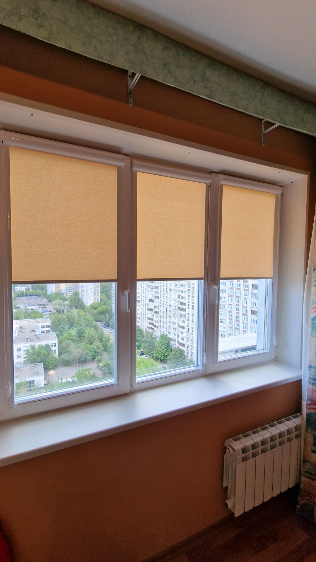 Ткань Карина. Персик. Кассетные рулонные шторы