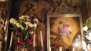 Гроб Господень и икона Богородица Мироносица у изголовья могилы