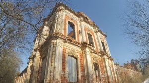 Конюшенный корпус Николаевского дворца