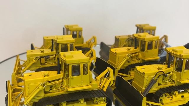 Модели бульдозеров-грунторезов Т-170 и бульдозеров-болотоходов Т-170БГ в масштабе 1:87