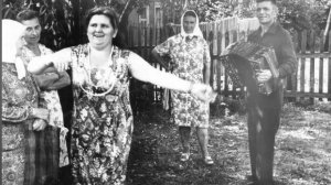 Частушки про гармониста ( текст из интернета). Идея и монтаж Татьяны Пантелеевой.