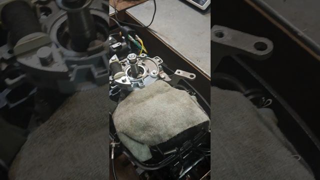 Лодочный мотор 9,8 с системой универсального зажигание.