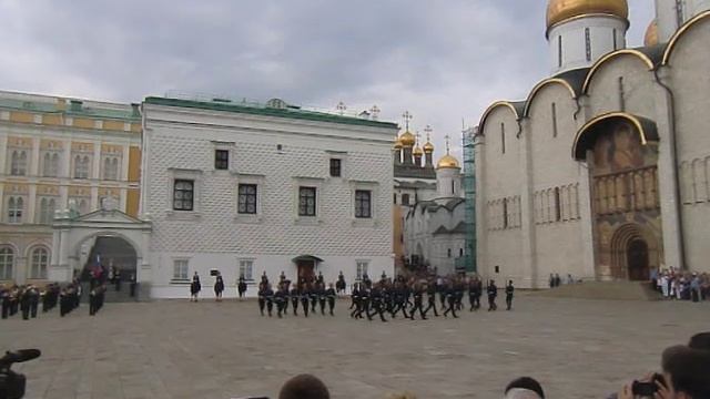 Развод караула в Кремле: пешая и конная церемонии  11 августа 2012 года