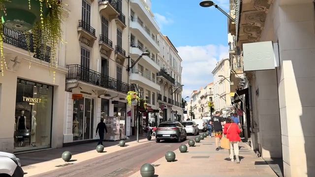 Франция: ОНИ СМОРКАЮТСЯ ЗА СТОЛОМ И ЛЕЧАТ ЖЕЛУДОК, КОГДА БОЛИТ ГОРЛО