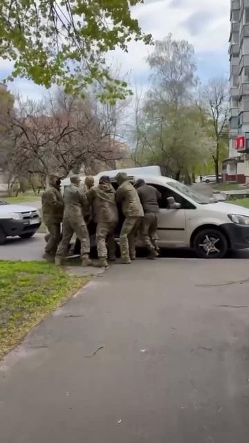 Черкассы сегодня. А где СБУ? Эти тцкшники – честные и ни у кого ничего не требуют?