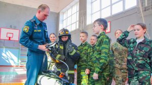 Сотрудники МЧС России провели мастер-класс по самообороне для курганских кадет