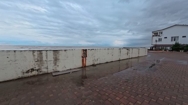 Весенний шторм и дождь в Сочи