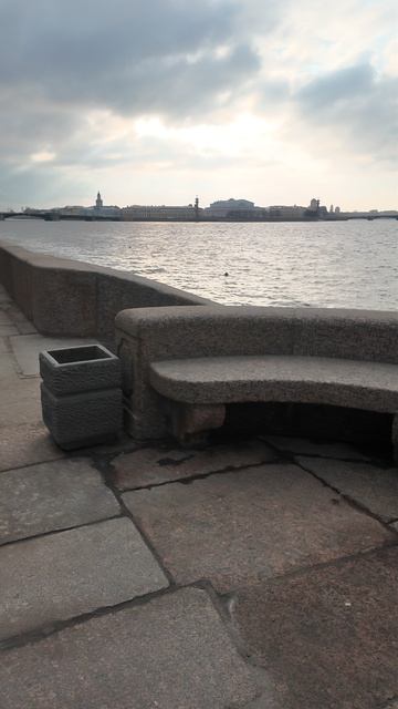 Гранитные лавочки на Неве #прогулки_по_питеру