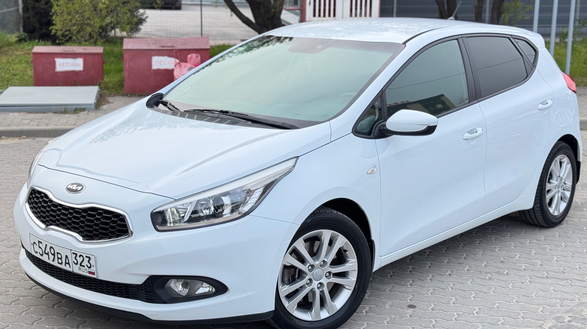 Kia_ceed_white