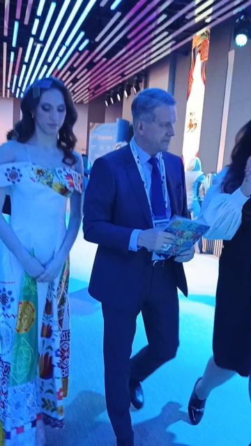 На полях форума АНО Евразия 23.04.2026Видел Евгения Ширинских.mp4