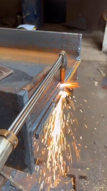 Резка металла резаком по газу