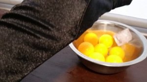 Жёлтые шары. игрушки для детей, для малышей