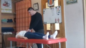 БОЛИТ КОЛЕНО: Хрустит и тянет связки, перекос таза, диагностика проблемы.