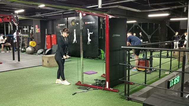 Разгибание рук узким хватом