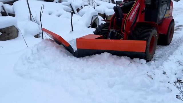 V-образный отвал на универсальный погрузчик Polar Badger