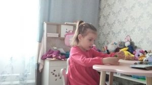 Фиалка распаковывает майнкрафт.