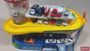 Машинки для детей и малышей. Распаковка машинок и паркинга. Машинки катаются по паркингу.