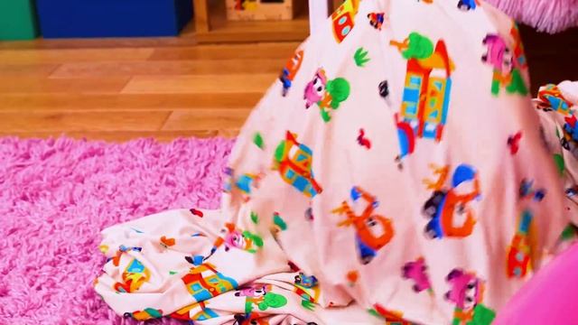 Кто тут привидение? Маша и Зайчик Лаки играют в прятки перед сном!