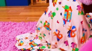 Кто тут привидение? Маша и Зайчик Лаки играют в прятки перед сном!