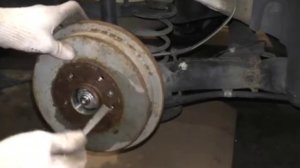 VW Polo Sedan & Skoda Rapid - Как снять тормозной барабан