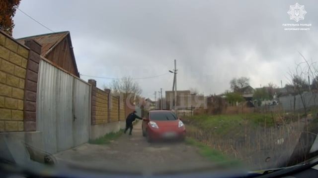 ‼️🇺🇦🪓 В Запорожье украинец с топором набросился на полицаев, пытаясь спасти друга-дезертира

▪️По