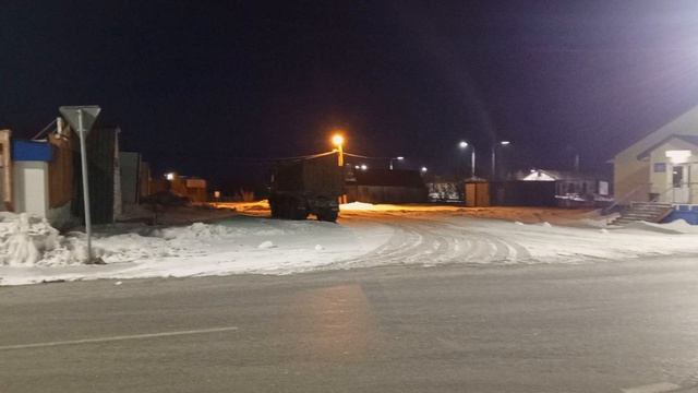 Вечерний мкр. Обской: прогулка по Крайнему Северу апрельским ветром