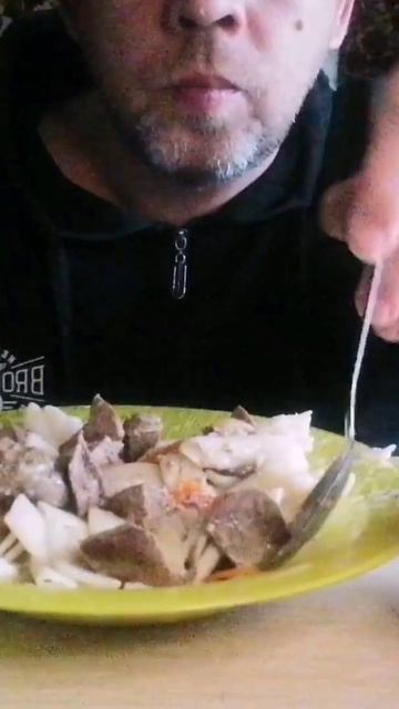 Макароны с печенью.Мукбанг,еда на камеру.