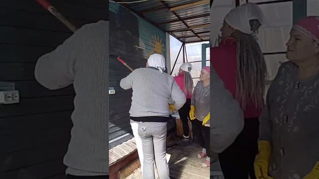 красим дом.