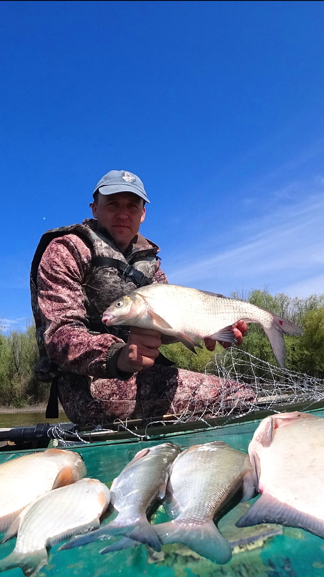 РЫБЫ ТЬМА ПРЯМО В ГОРОДЕ. АСТРАХАНЬ астраханскийклев