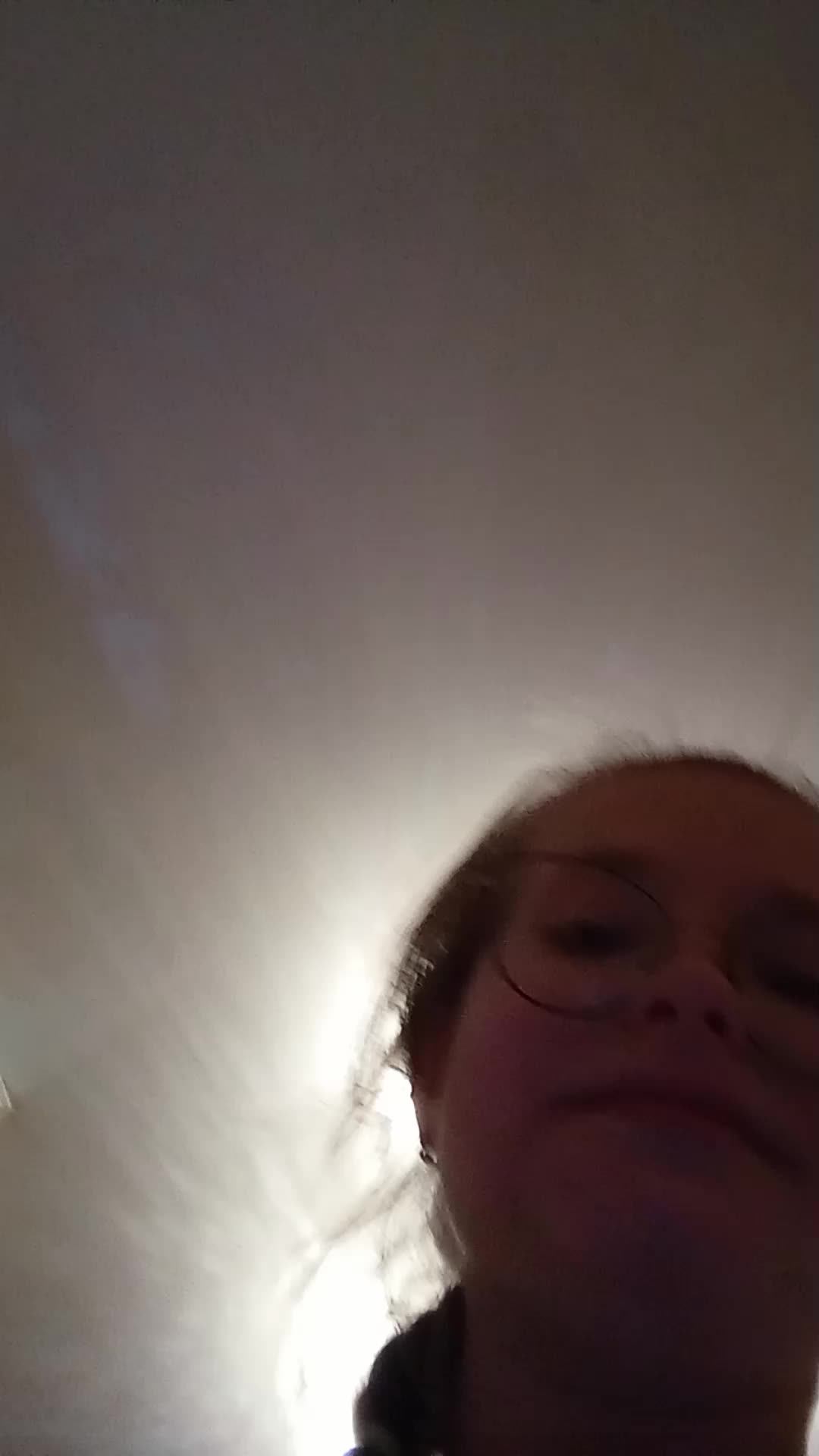 я вытерла  по.  по.     й стол