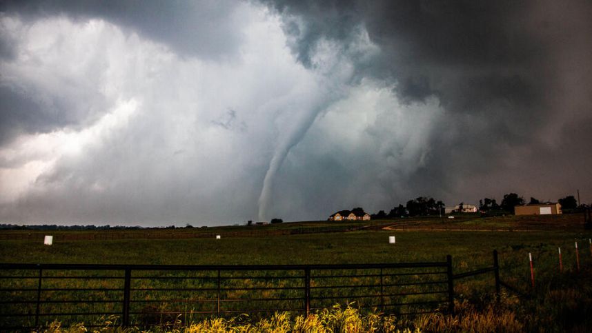 Торнадо в Оклахоме разнес военную авиабазу